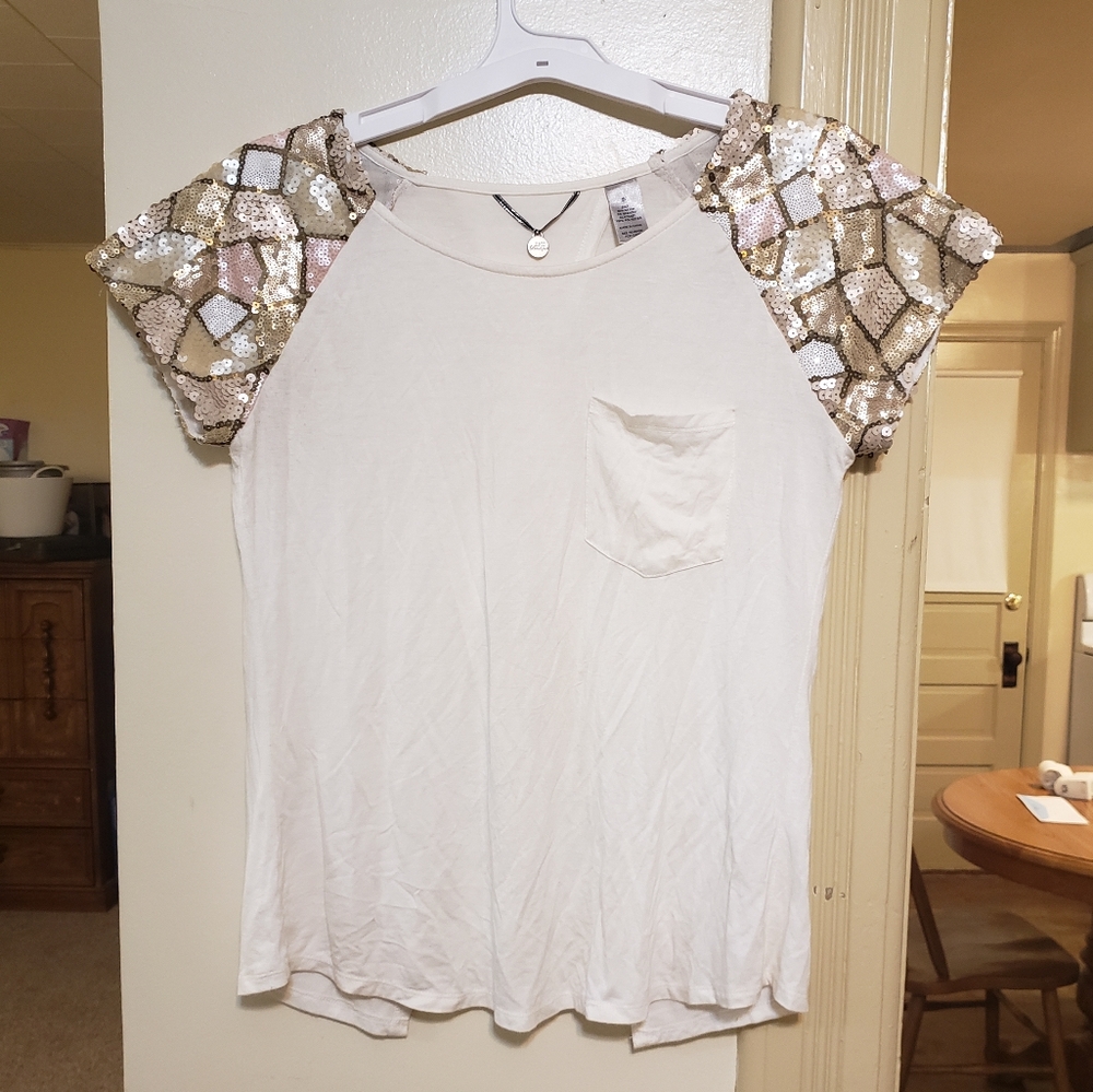 The Buckle BKE bling sequin pink, gold, & white top sz small in great condition